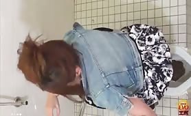 Spying on sexy girls pooping