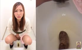 Sweet japanese girl pooping