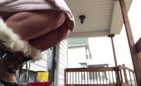 Peeing outdoor