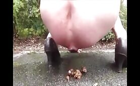 Lady pissing and pooping in the backyard 