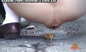 Japanese girl poop in the street 