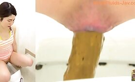 Hot Japanese gal dropping shit 