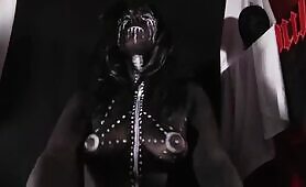 Scat witch in sexy solo 