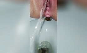 Sweet Annalisa dropping shit 