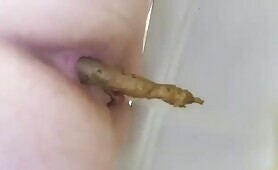 Amateur mature nerdy milf shitting 