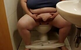 Amateur BBW records farts and poo on toilet