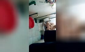 Pretty pooping show 