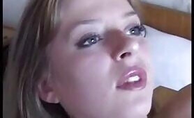 Pretty Tawny in tight jeans pooing