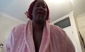 Curvy babe caramel poops