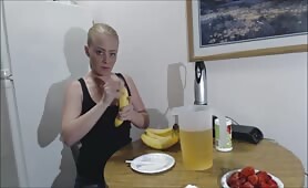 Lady makes a healthy smoothie