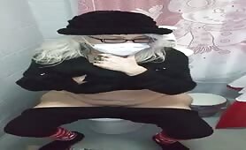 Princess takes a dump