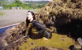 Rada Brewer poops in cowshit on the dun