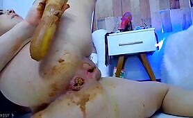Blonde Woman Smears Shit on Her Pussy and Ass